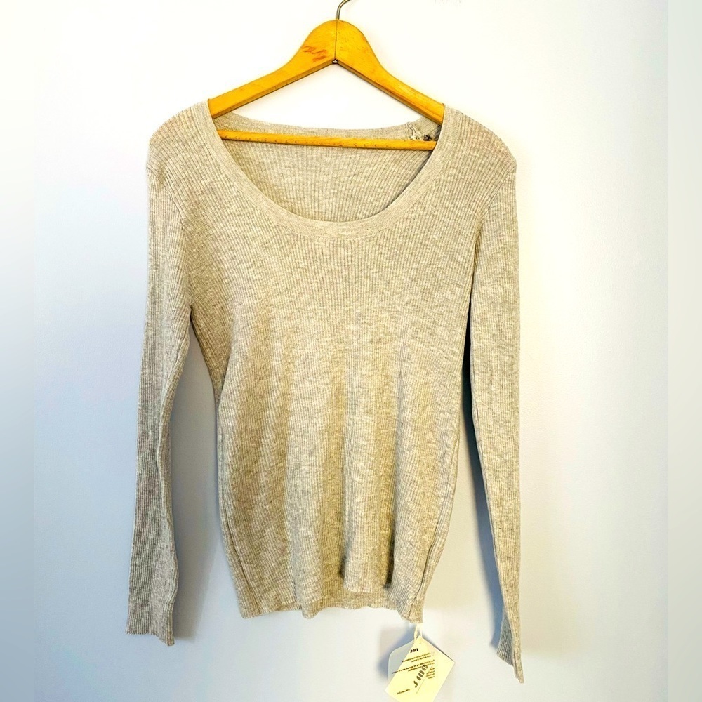 NWT J.Ing Soft Grey Long Sleeve Ribbed Scoop Neck Top, Bamboo Blend Fabric